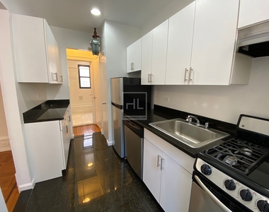 West 55 Street - Photo Thumbnail 2
