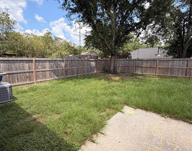 5211 Rivertree Lane - Photo Thumbnail 9