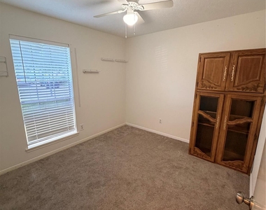 5211 Rivertree Lane - Photo Thumbnail 7