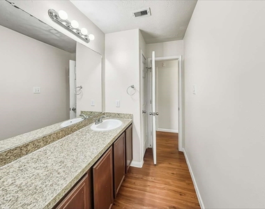 4026 Hawthorn Arbor Court - Photo Thumbnail 9