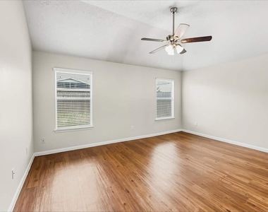 4026 Hawthorn Arbor Court - Photo Thumbnail 7