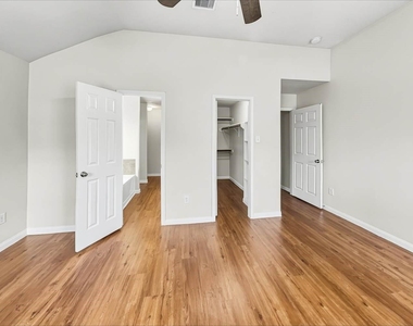 4026 Hawthorn Arbor Court - Photo Thumbnail 6