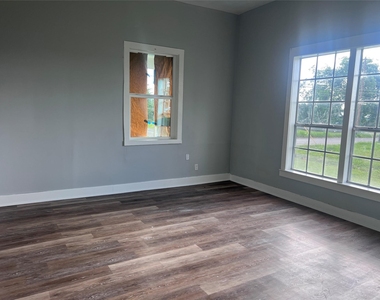 501 W Caney Street - Photo Thumbnail 11