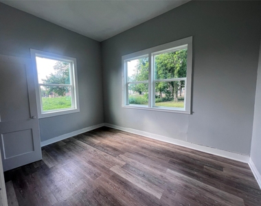 501 W Caney Street - Photo Thumbnail 8