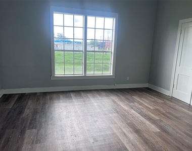 501 W Caney Street - Photo Thumbnail 10