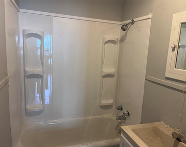 501 W Caney Street - Photo Thumbnail 12