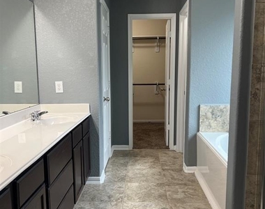 21210 Fox Hillside Way - Photo Thumbnail 7