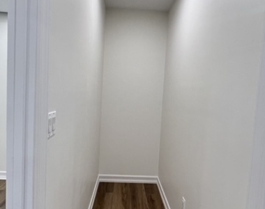 251 East 55 Street - Photo Thumbnail 11