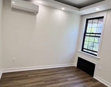 251 East 55 Street - Photo Thumbnail 10