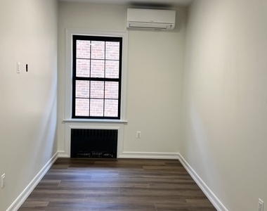 251 East 55 Street - Photo Thumbnail 8