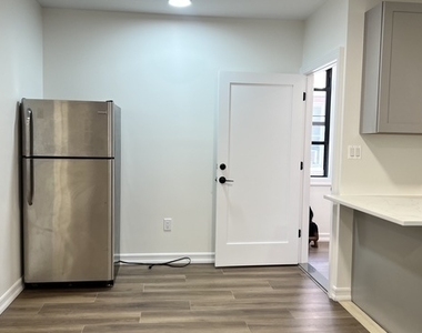 251 East 55 Street - Photo Thumbnail 4