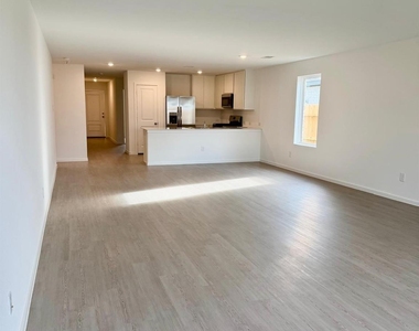 28807 Golden Wheat Ct - Photo Thumbnail 6