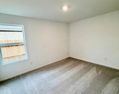 28807 Golden Wheat Ct - Photo Thumbnail 12