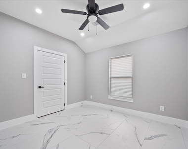 9114 Everglade Drive - Photo Thumbnail 14
