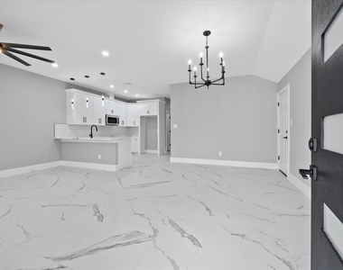 9114 Everglade Drive - Photo Thumbnail 3
