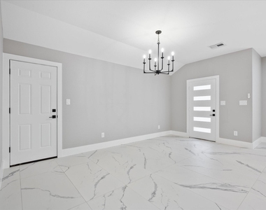 9114 Everglade Drive - Photo Thumbnail 4