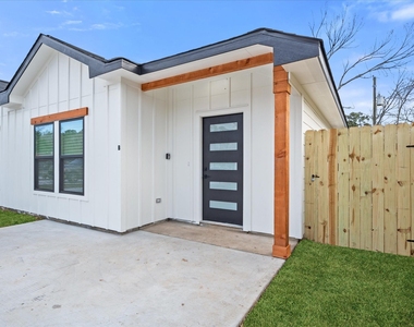 9114 Everglade Drive - Photo Thumbnail 2