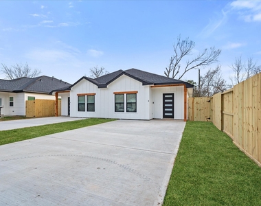 9114 Everglade Drive - Photo Thumbnail 1