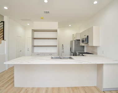 15000 S Richmond Avenue - Photo Thumbnail 2