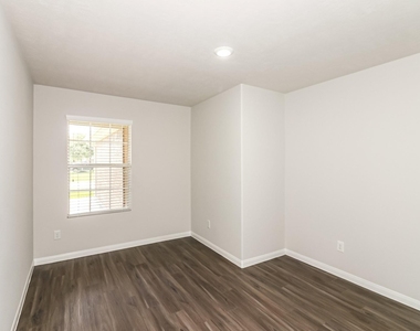 810 Desoto Drive - Photo Thumbnail 8