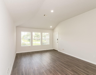 810 Desoto Drive - Photo Thumbnail 3
