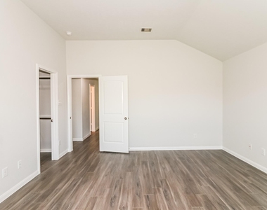 810 Desoto Drive - Photo Thumbnail 7