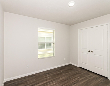 810 Desoto Drive - Photo Thumbnail 5