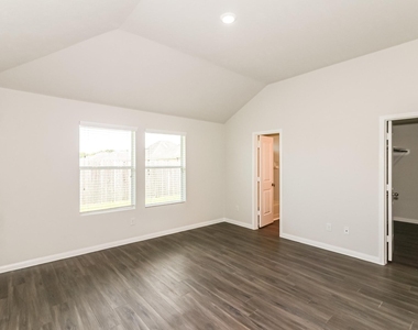 810 Desoto Drive - Photo Thumbnail 4