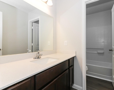 810 Desoto Drive - Photo Thumbnail 10