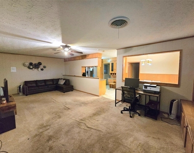 1702 Ivie Lee Street - Photo Thumbnail 4