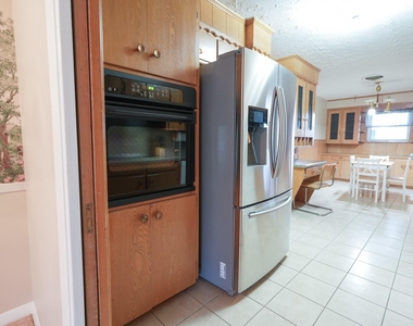 1702 Ivie Lee Street - Photo Thumbnail 9