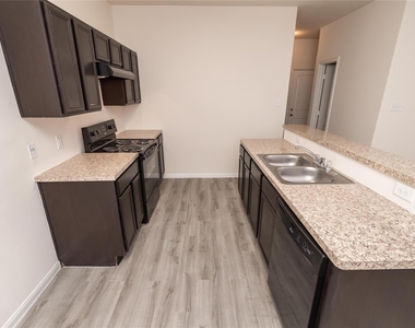 6247 Brenwood Circle - Photo Thumbnail 2