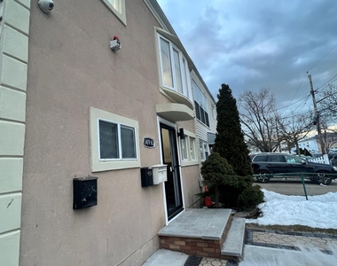 256 Street - Photo Thumbnail 14