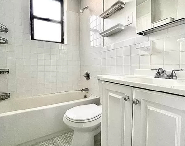 323a East 89th Street - Photo Thumbnail 4