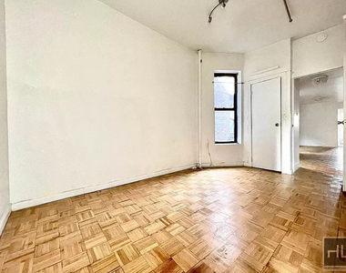 323a East 89th Street - Photo Thumbnail 2