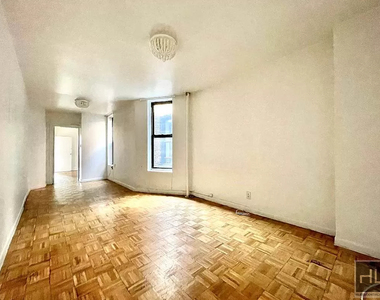 323a East 89th Street - Photo Thumbnail 3