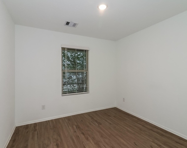 3302 Aster Meadow Way - Photo Thumbnail 10