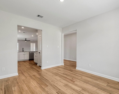 15761 Bayberry Trace Drive - Photo Thumbnail 4
