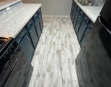 1015 Dogwood Avenue - Photo Thumbnail 2
