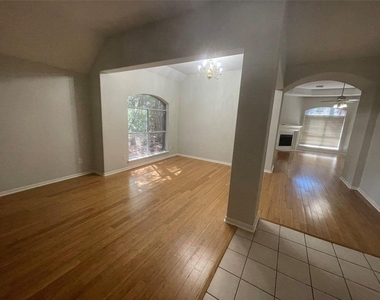 35 Barn Lantern Place - Photo Thumbnail 2