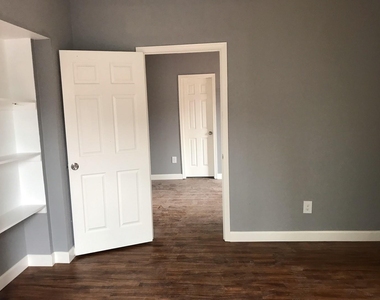 690 Avenue E - Photo Thumbnail 5