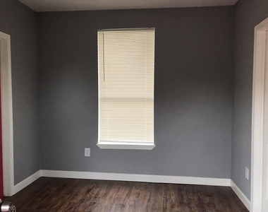 690 Avenue E - Photo Thumbnail 3