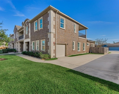 2113 Solstice Boulevard - Photo Thumbnail 5
