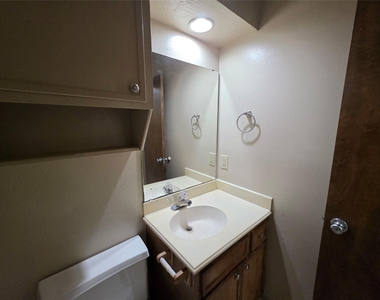 1615 Hazelwood Street - Photo Thumbnail 11