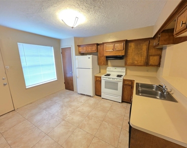1615 Hazelwood Street - Photo Thumbnail 3
