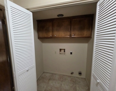 1615 Hazelwood Street - Photo Thumbnail 8