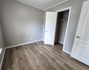 215 Buffalo Way - Photo Thumbnail 8