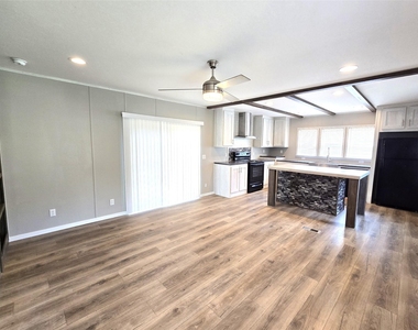 215 Buffalo Way - Photo Thumbnail 2
