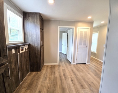 215 Buffalo Way - Photo Thumbnail 7