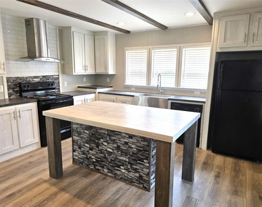 215 Buffalo Way - Photo Thumbnail 1